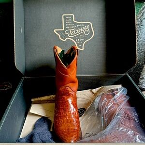 Tecovas Cole Caiman boots. size 7.5 only been worn once